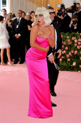 Met Gala 2019: การปรากฏตัวที่ชวนให้คิดถึงของ Lady Gaga และความหมายลับที่ซ่อนอยู่หลังชุดราตรีอันแสนวิจิตร