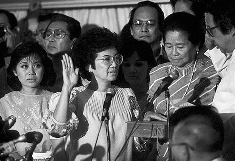 การปฏิวัติ EDSA: การต่อสู้เพื่อประชาธิปไตยของฟิลิปปินส์ และบทบาทสำคัญของCorazon Aquino